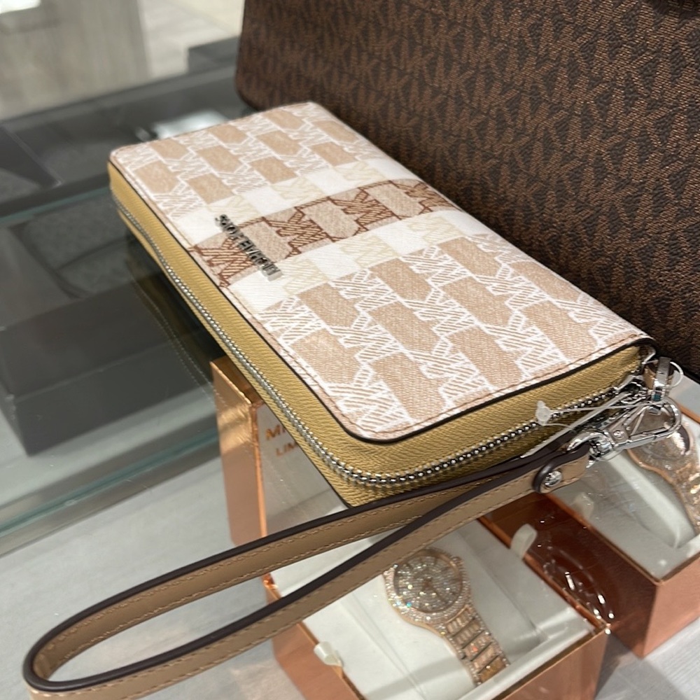 MICHAEL KORS Leather Continental Phone Holder Wristlet Wallet 
Camel 
NWT - Picture 11 of 16